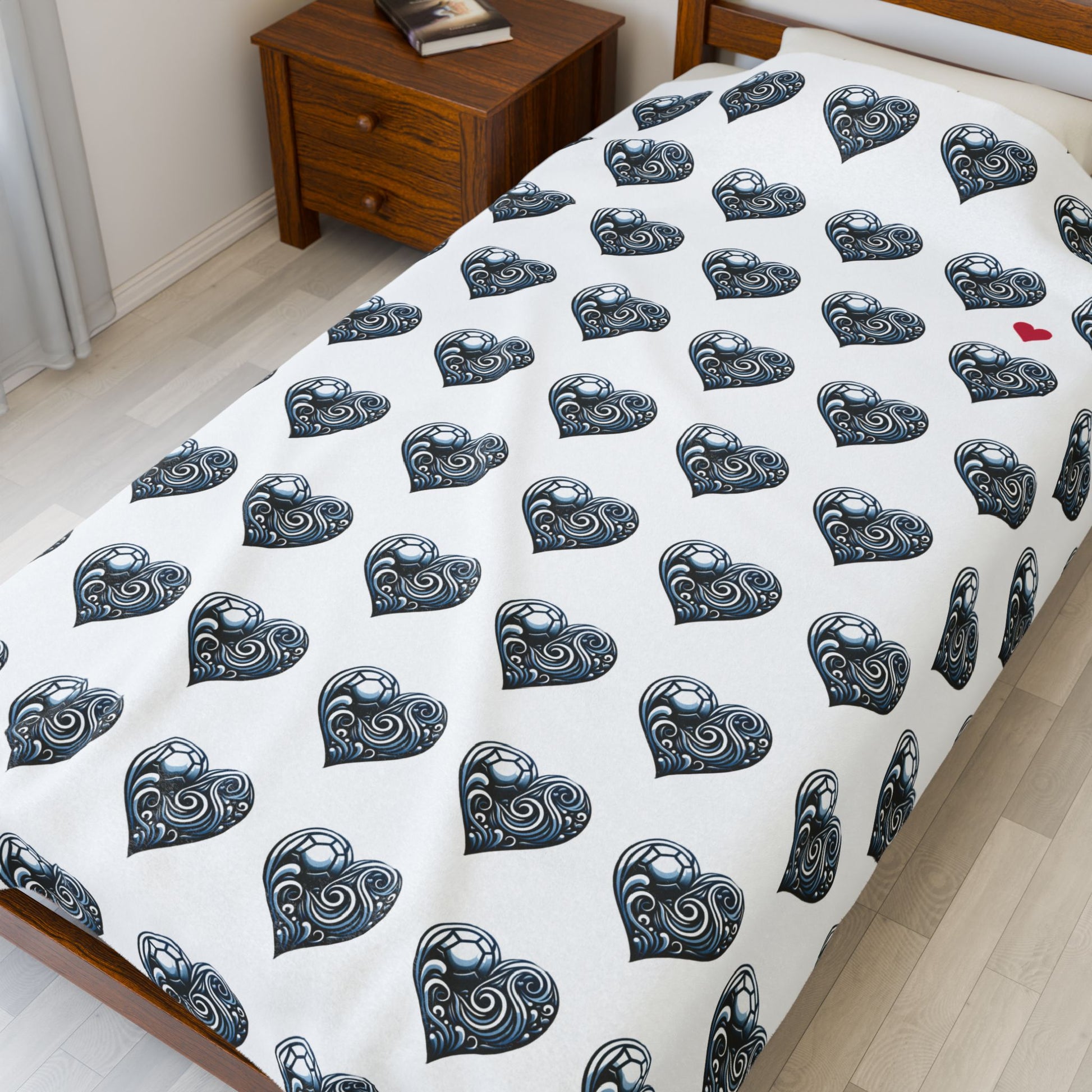 Cozy Velveteen Plush Blanket - Heart Pattern, Soft Throw for Home Decor, Gifts, Valentine's Day, Cozy Living